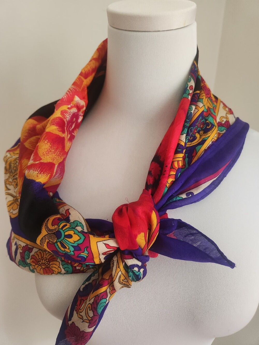 Vintage Vibrant Floral Silk-Feel Neck Scarf in Purple & Red